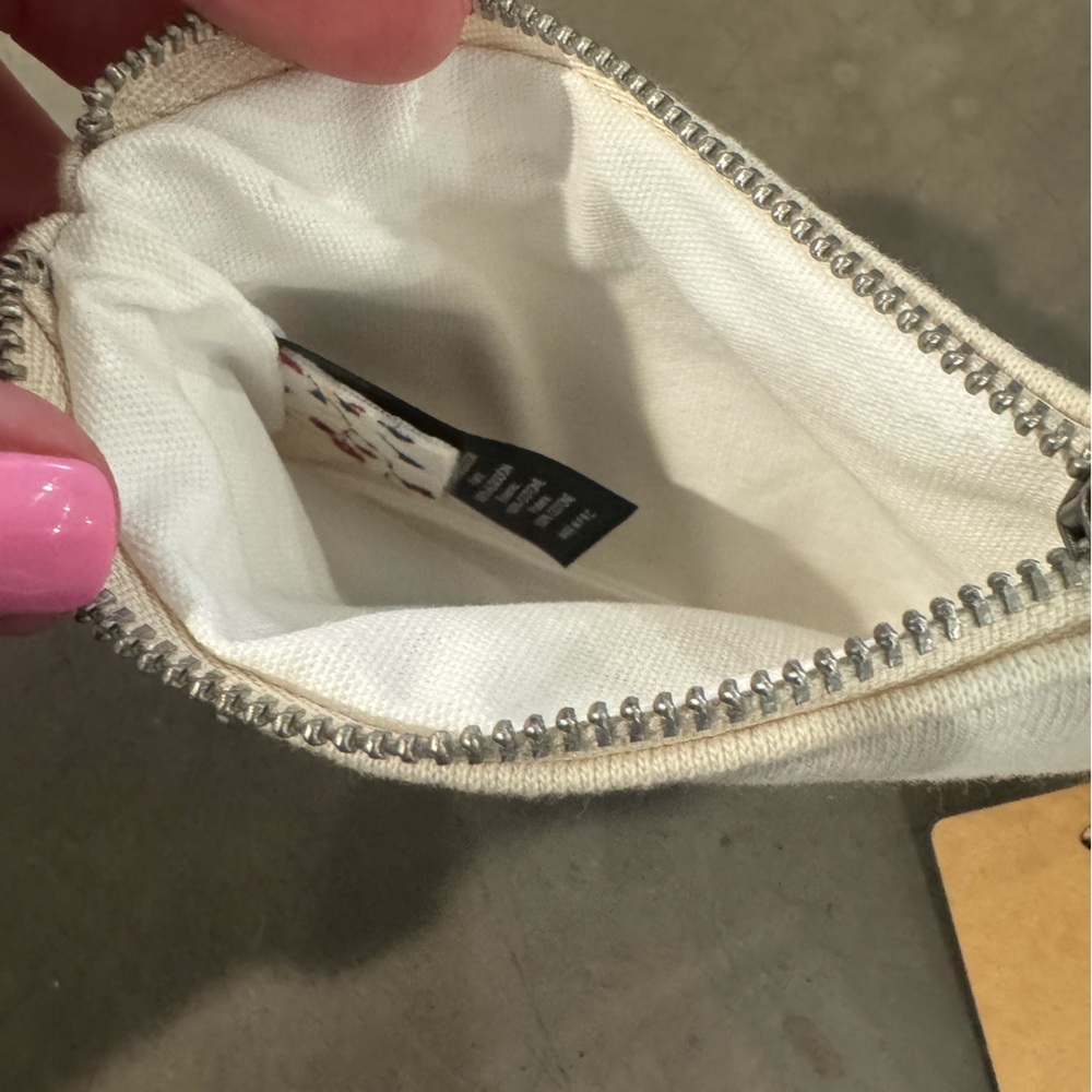 BRANDY MELVILLE winter White Los Angeles USA zipper Pouch w/ golden star  ring⭐️ - Picture 5 of 8
